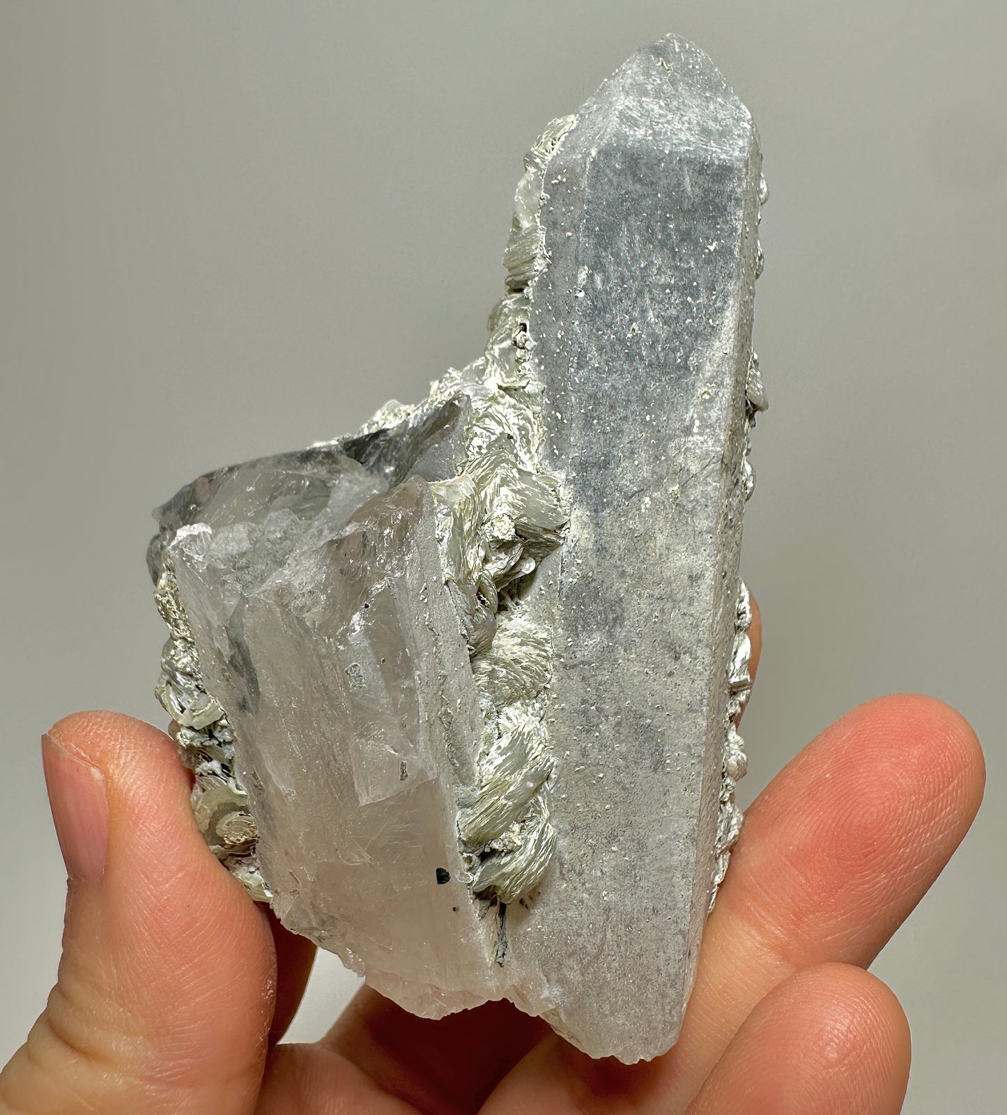 Inner Mongolia High-Temperature Crystal with Petal Calcite – Mineral Specimen, Natural Crystal Cluster for Collectors & Home Decor