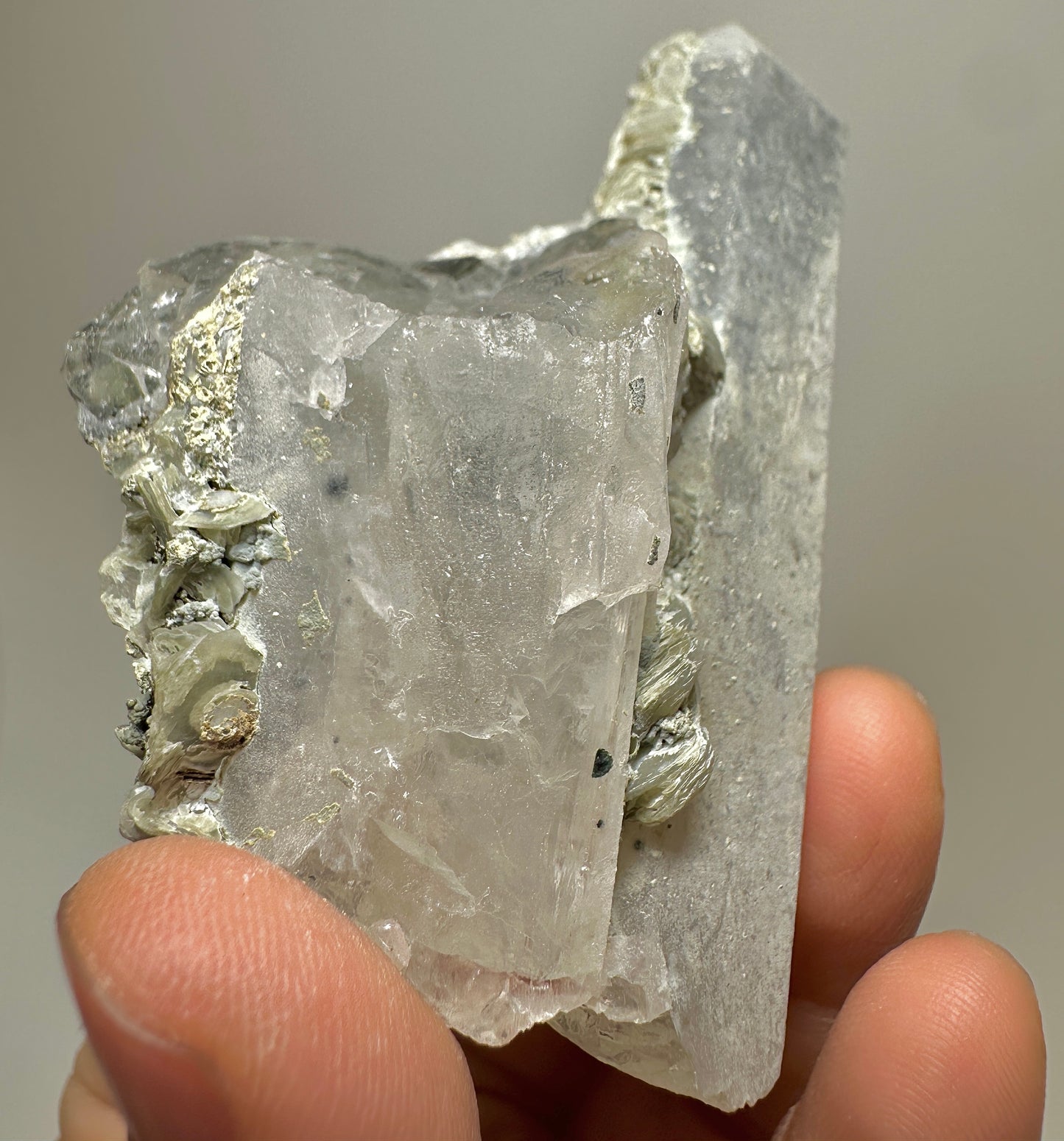 Inner Mongolia High-Temperature Crystal with Petal Calcite – Mineral Specimen, Natural Crystal Cluster for Collectors & Home Decor