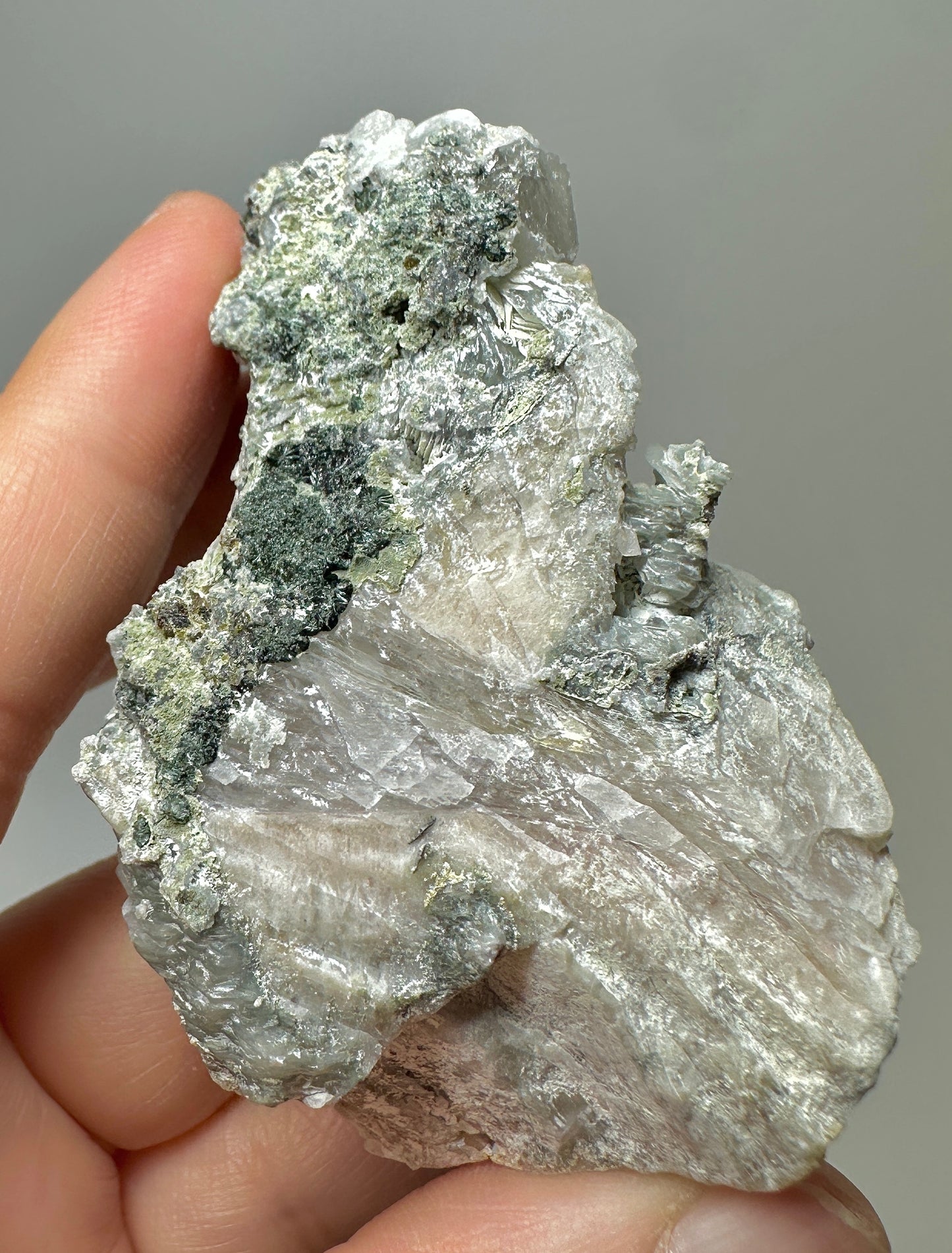 Inner Mongolia High Temperature Quartz Crystal with Chlorite-Calcite – Rare Natural Chinese Mineral Specimen for Collectors and Display