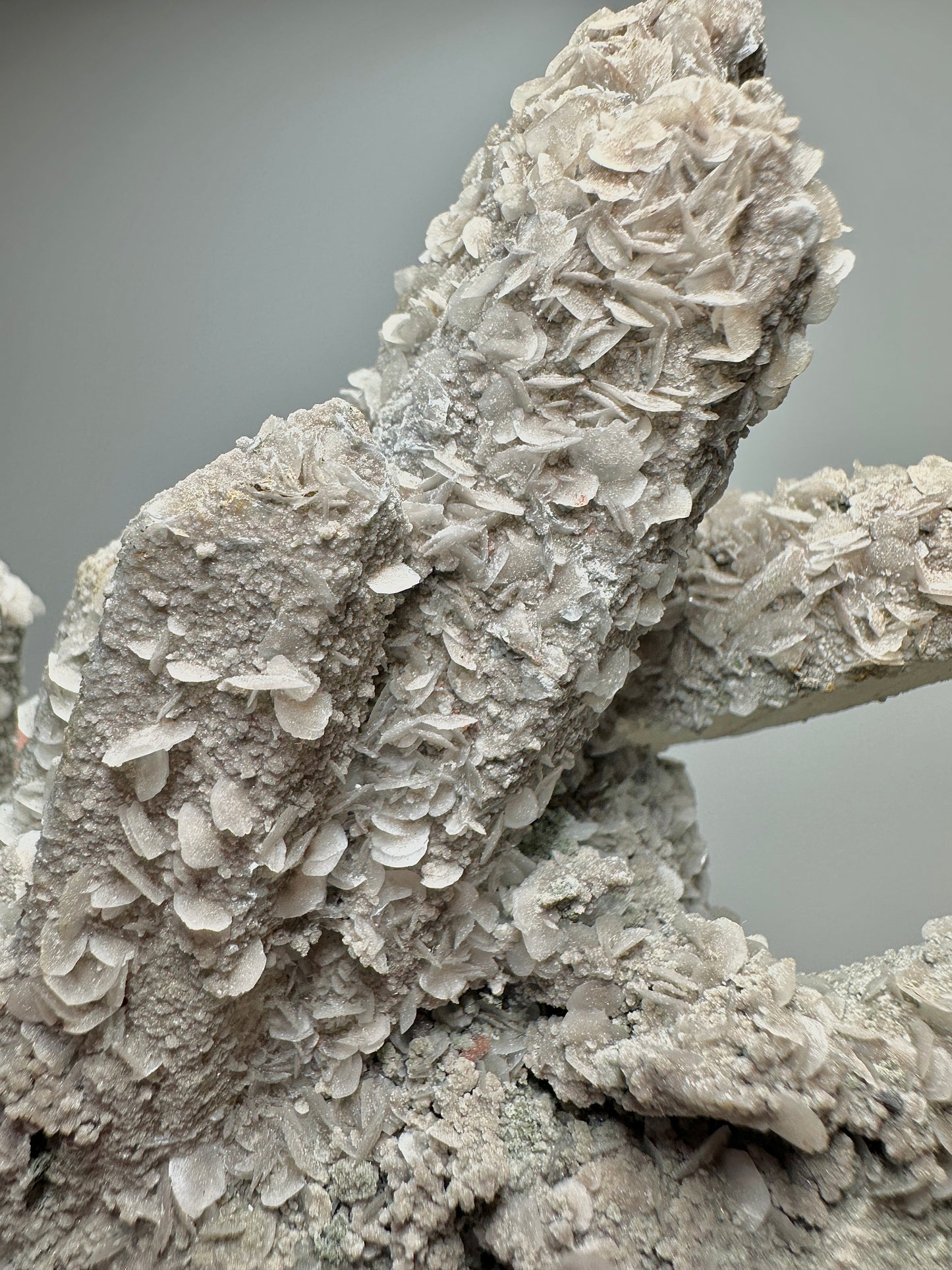 Inner Mongolia High-Temperature Quartz Cluster with Calcite & Chlorite｜Rare Chinese Mineral Specimen