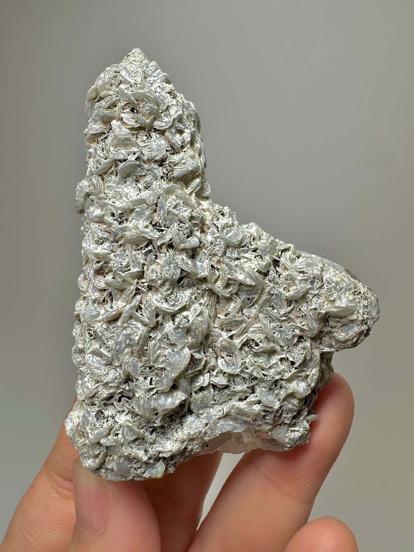 Inner Mongolia High-Temperature Crystal with Petal Calcite – Mineral Specimen, Natural Crystal Cluster for Collectors & Home Decor